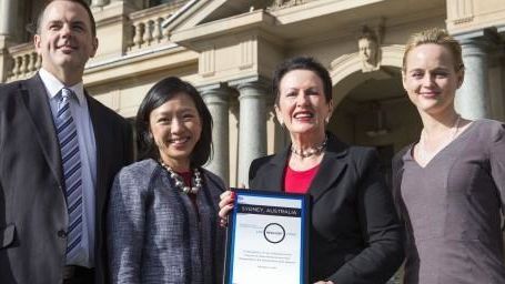 Nicola (right) at a press conference with the Mayor of Sydney on the commencement of their membership in the Global Resilient Cities Network. Credit: Rockefeller Foundation.