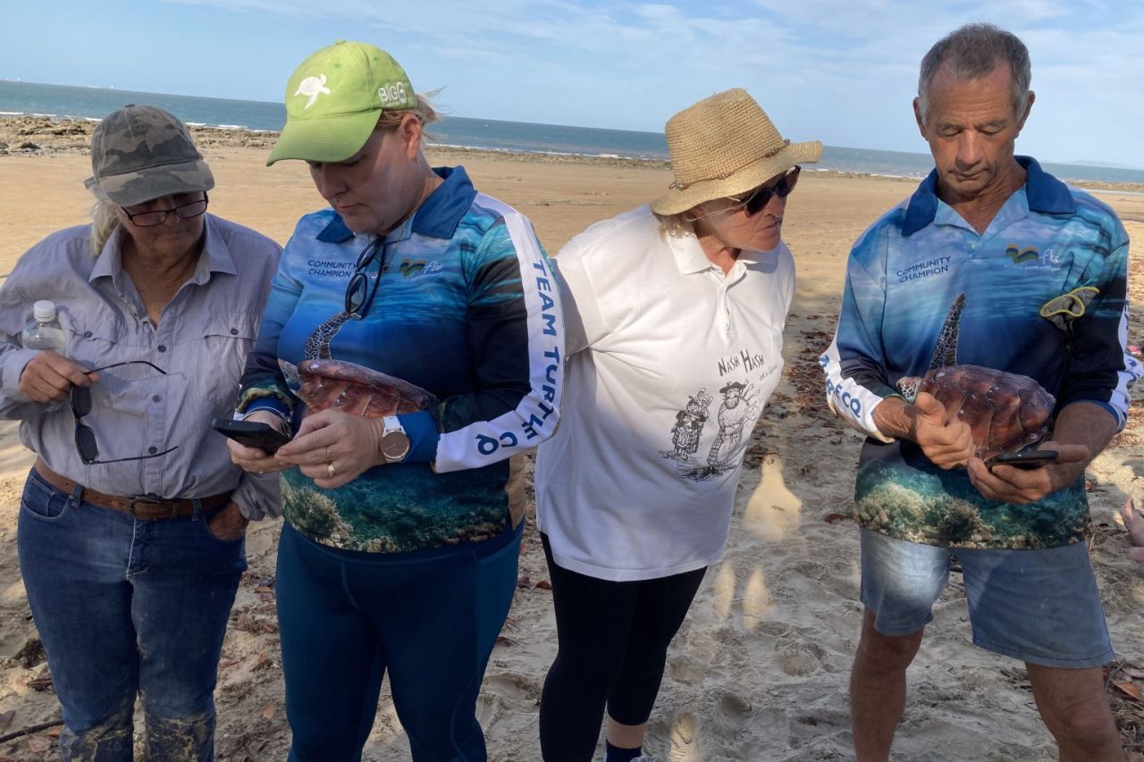 Volunteers in the field practicing data collection using the Atlas of Living BioCollect App app. Credit: Fitzroy Basin Association. 
