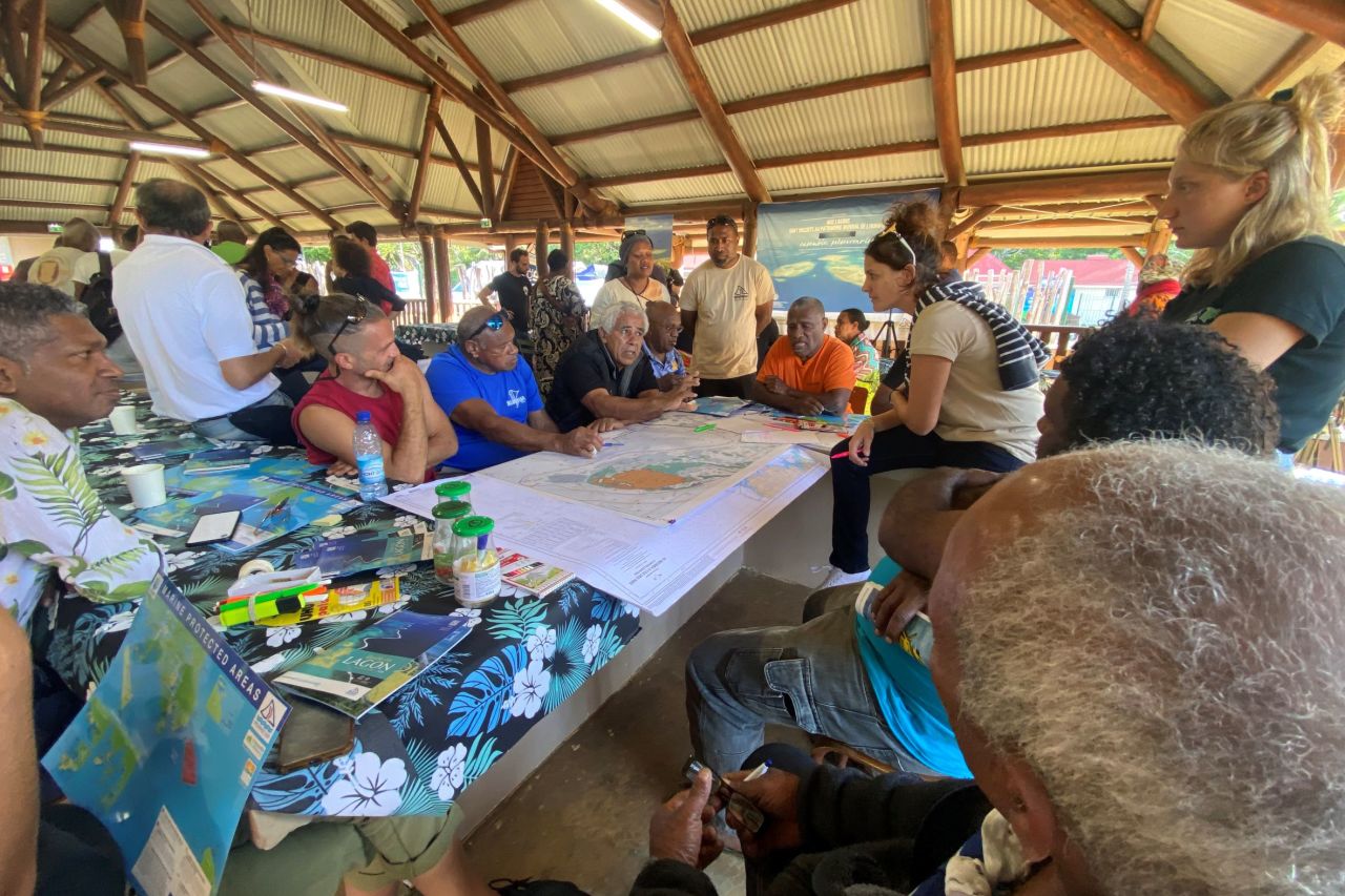 Kanak elders and provincial managers. Credit: Matthias Balagny