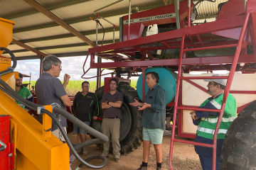 Sharing project experiences and grower perspectives during a farm visit. Credit: Carola Bradshaw  