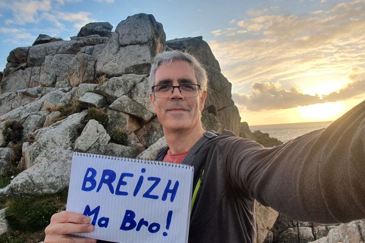 “Breizh ma bro” means “Brittany, my Country” in the local language.